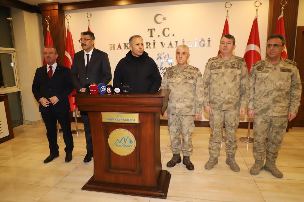 Bakan Yerlikaya Hakkari'de Mehmetçikle iftar yaptı!