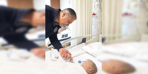 Bakan Yerlikaya Küçükçekmece'deki enkazdan çıkartılan 6 aylık bebeği hastanede ziyaret etti!