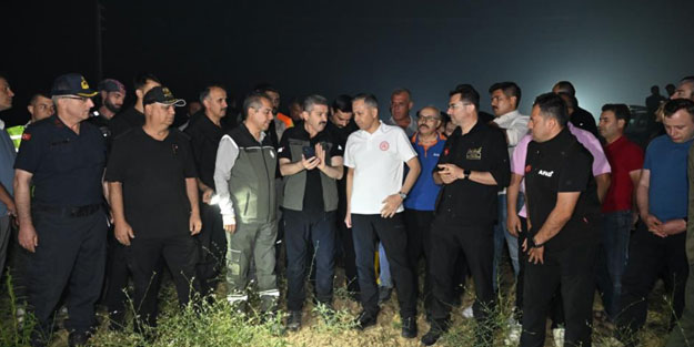 Bakan Yerlikaya, yangın bölgesinde