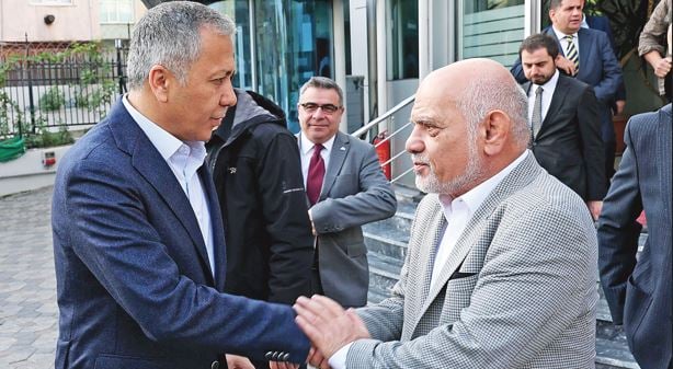 Bakan Yerlikaya'dan Akit Medya'ya ziyaret! ‘Yolların kuralları olur kralları olmaz’