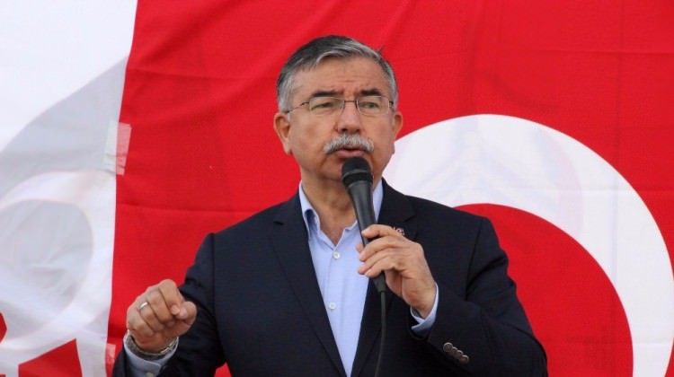 Bakan Yılmaz CHP İlçe Başkanlığı'nda ’Evet’i anlattı