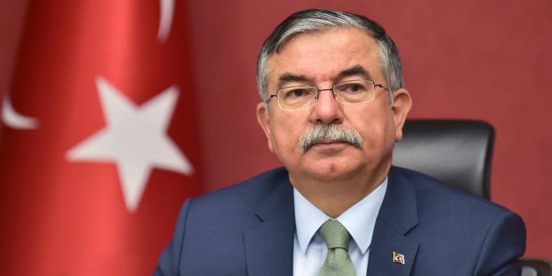 Bakan Yılmaz'ın konvoyunda trafik kazası