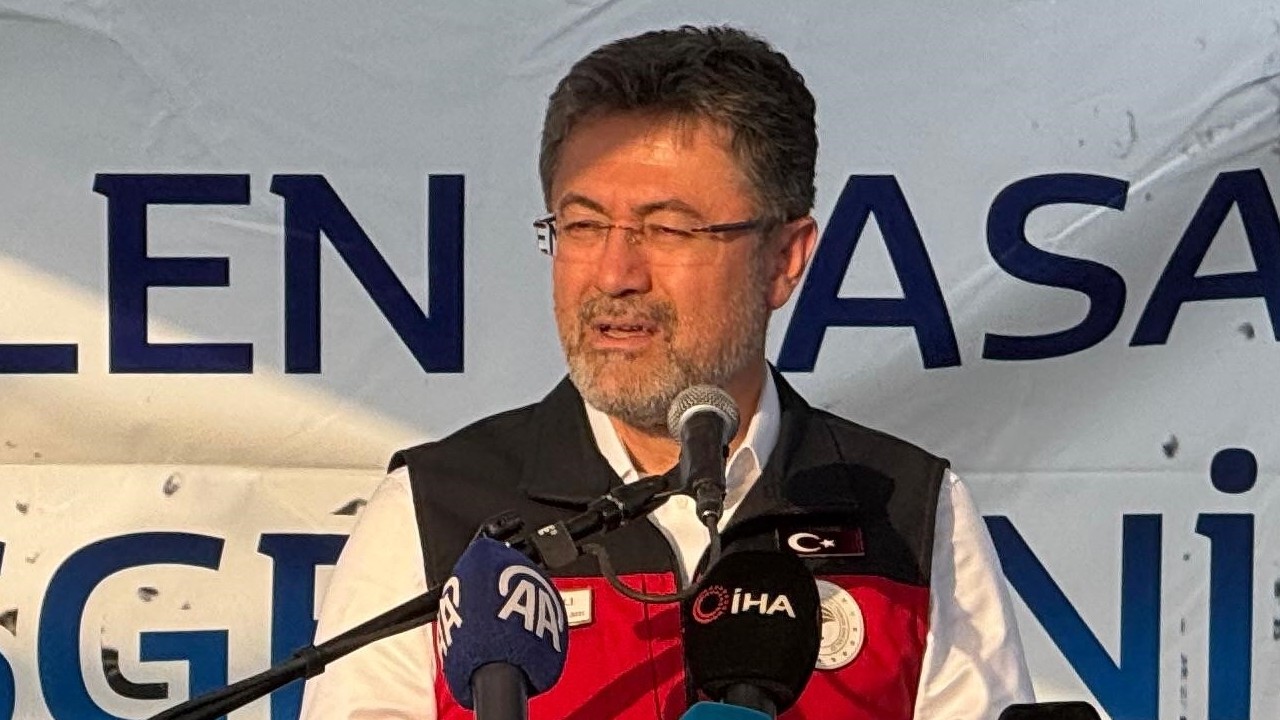 Bakan Yumaklı, Türkiye'nin en büyük böğürtlen bahçesinde hasada katıldı