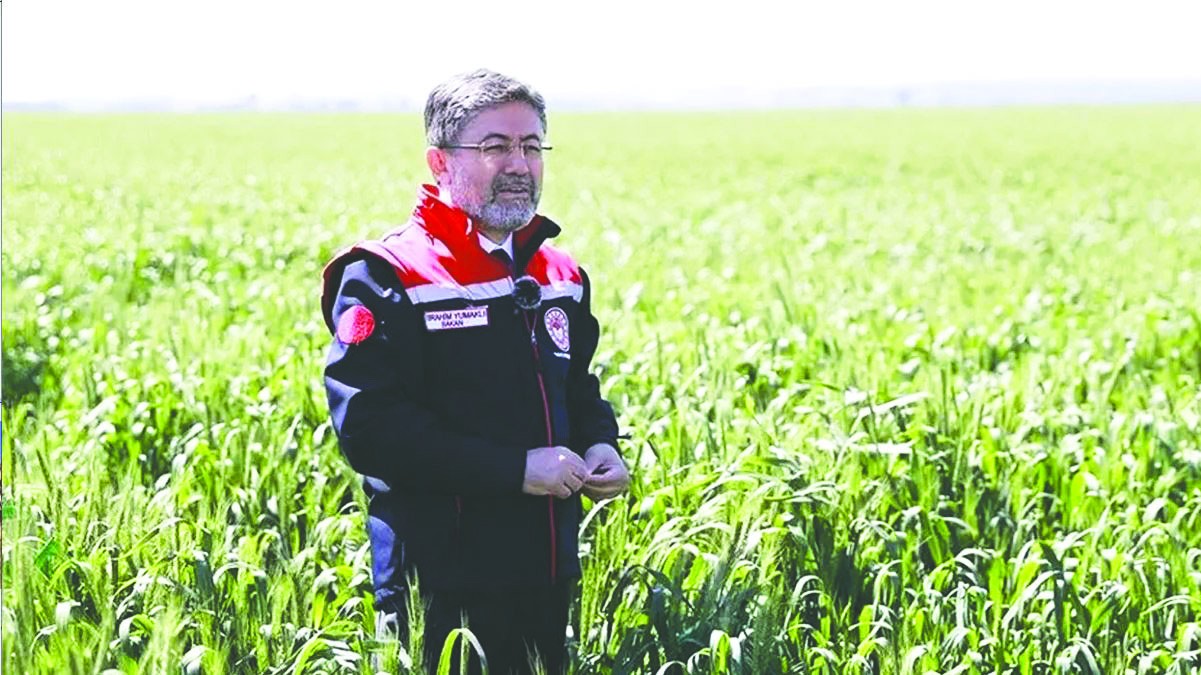  Bakan Yumaklı’dan, peyzajda çim yerine kuraklığa dayanıklı bitki kullanımı çağrısı: Yüzde 80 su tasarrufu sağlayabiliriz