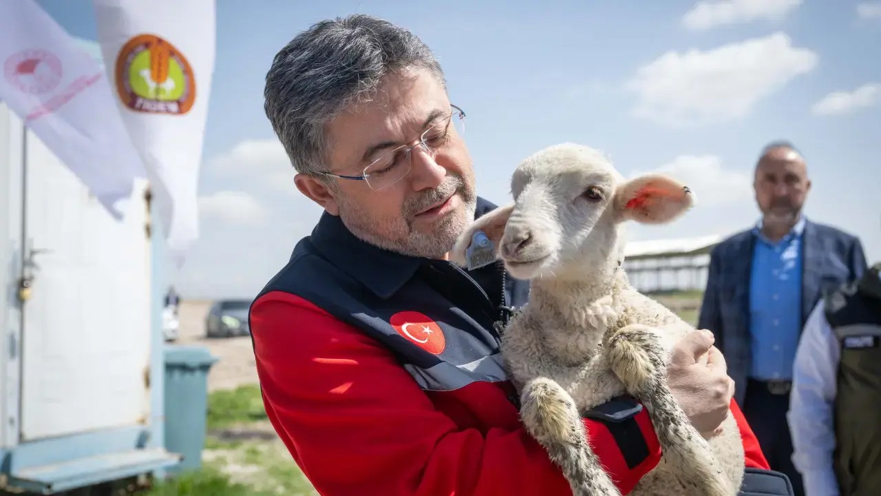 Bakan Yumaklı’dan "Yapay et" mesajı Türkiye'ye giremez