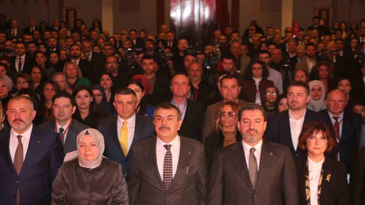 Bakan Yusuf Tekin "Eğitim bize özel olacak"