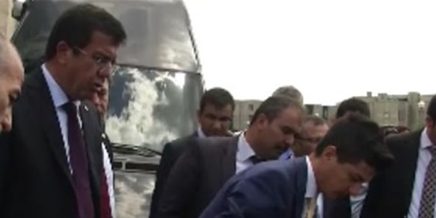 Meclis'te korkutan kaza! Bakan Zeybekci'nin...