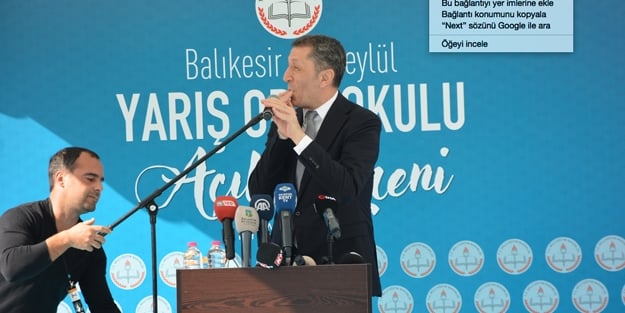 Bakan Ziya Selçuk öğrencilere ıslıkla karşılık verdi