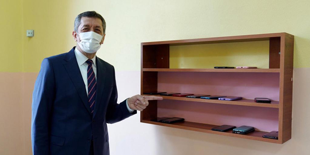 Bakan Ziya Selçuk'tan anne ve babalara 'cep telefonu' çağrısı