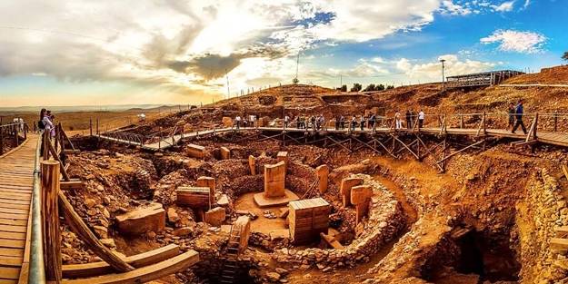 Bakandan 'piramit' müjdesi! Göbeklitepe çevresinde 11 tepe daha keşfedildi