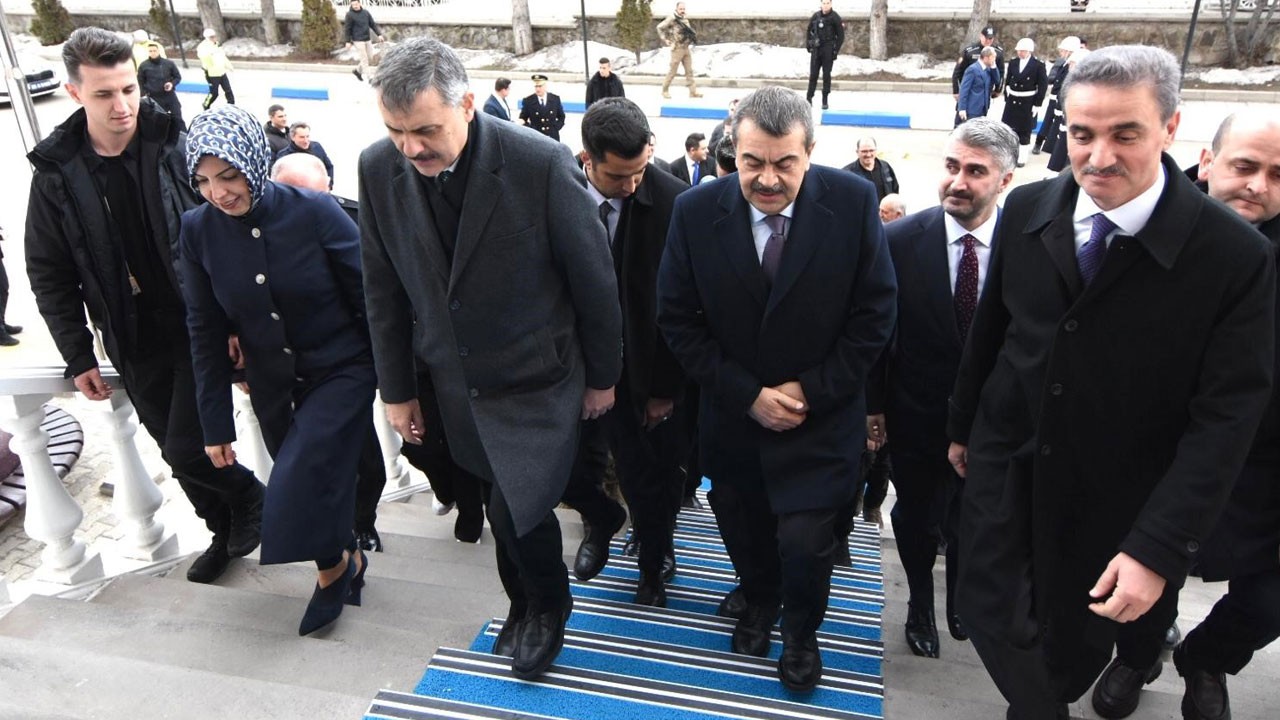 Bakanlar Çiftçi ve Tekin’den Erzurum'da ‘Ahde vefa’ iftarı