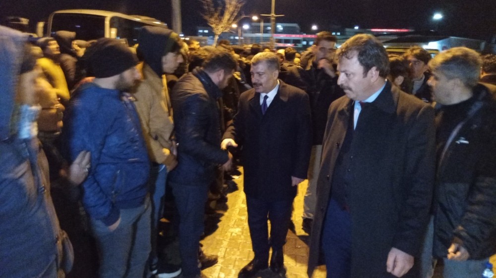 Bakanlar, çığ altında kalarak hayatını kaybedenlerin ailelerini ziyaret ettiler 