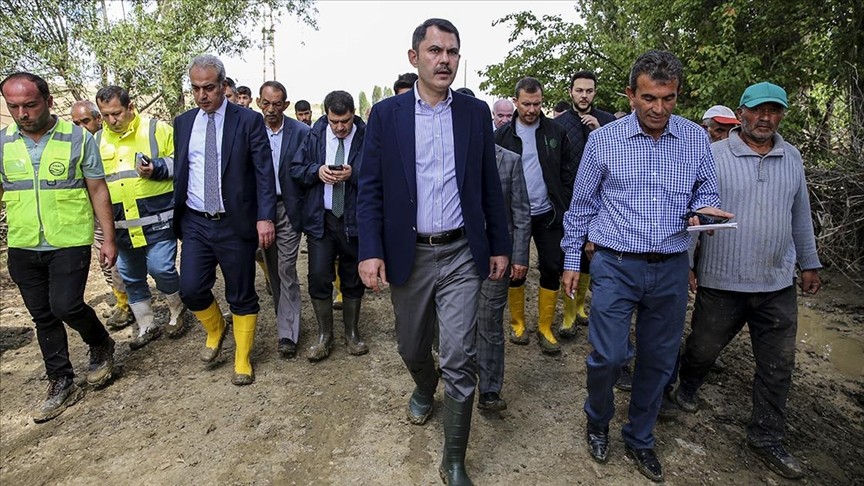 Bakanlar felaket bölgesinde Belediye Başkanı gezmelerde!