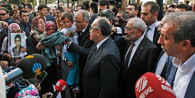 Bakanlar o aileleri ziyaret etti