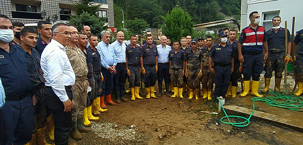 Bakanlar sel bölgesindeki incelemelerin ardından açıklamalarda bulundu