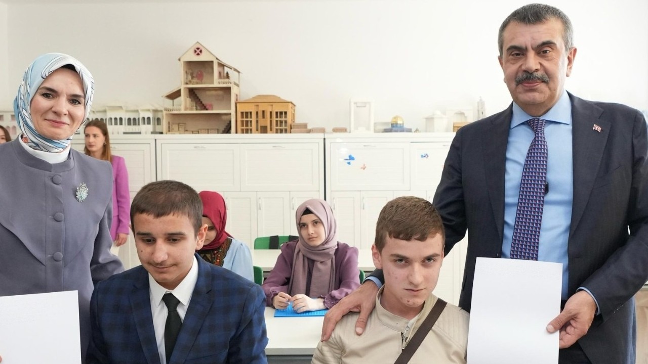 Bakanlar Tekin ve Göktaş, Engelliler Haftası kapsamında öğrencilerle bir araya geldi