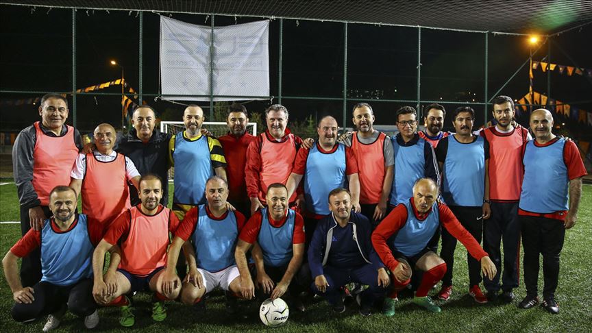 Bakanlar ve milletvekilleri futbol maçı yaparak stres attı