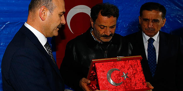 Bakanlardan şehit ailesine başsağlığı ziyareti