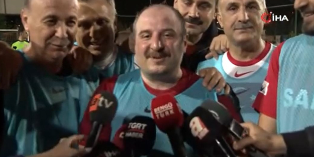 Bakanları hiç böyle görmediniz! Birbirleriyle atışıp şakalaştılar