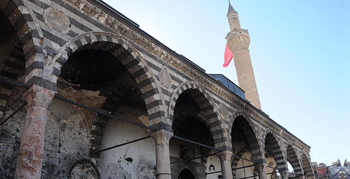 Bakanlığın özel talimatıyla Sur’da yasaklı bölgeye basın girdi