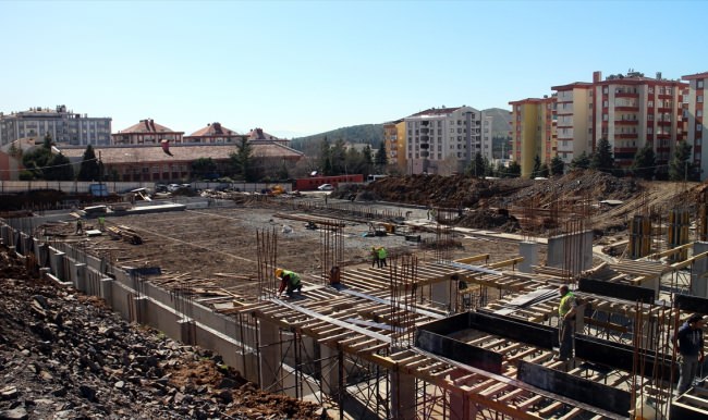 Bakanlık buz pisti yapıyor, yeni sporcular yetişiyor