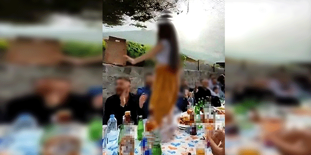 Bakanlık harekete geçti! Rezalet görüntü! Küçük kızı alkol masasında oynattılar