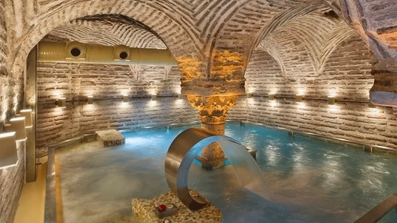 Bakanlık olaya el attı: Ayasofya Cami'nin yanı başında skandal!