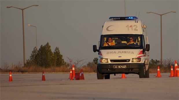 Bakanlık'tan Edirne'ye 102 ambulans