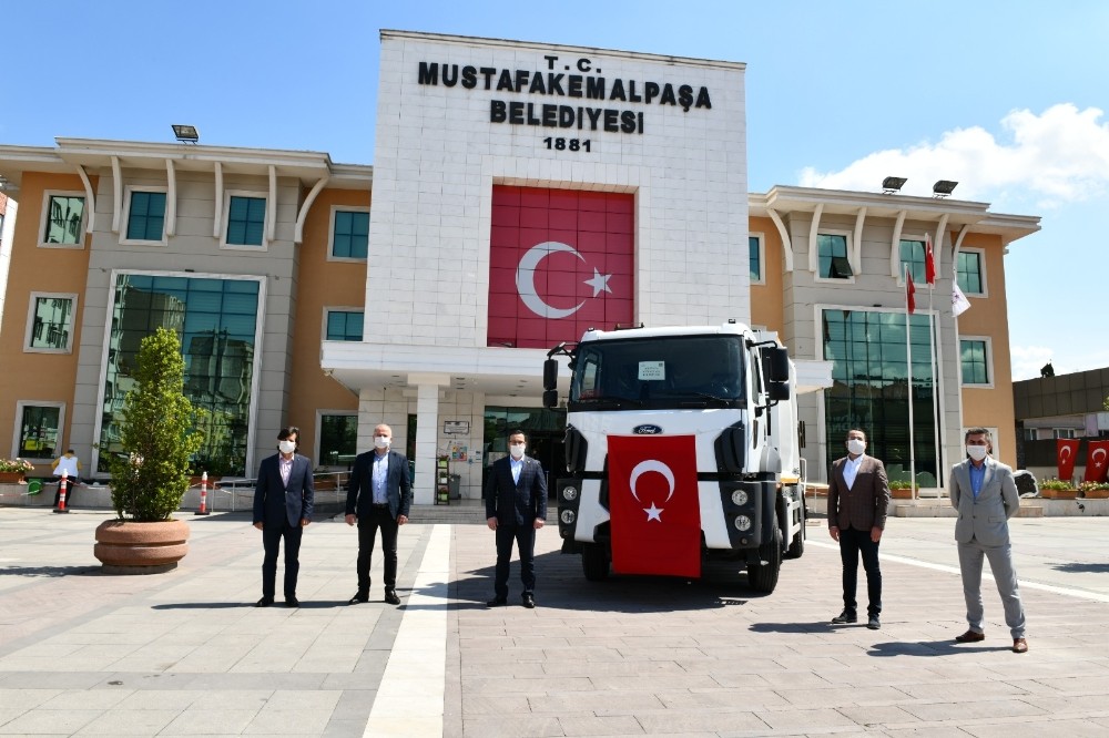 Bakanlıktan Mustafakemalpaşa’ya çöp kamyonu 