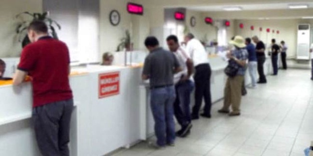 Bankada 'ölü' olduğunu öğrendi