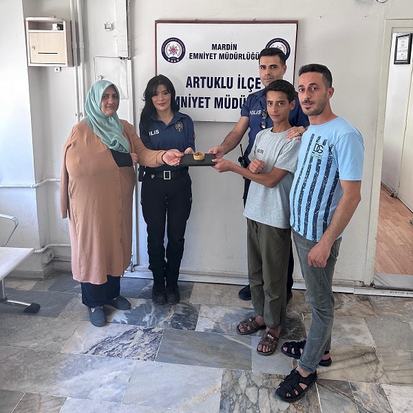 Bakın 230 bin liralık bilekliği ne yaptı!