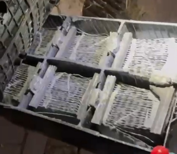 Bakın akünün içinden ne çıktı!