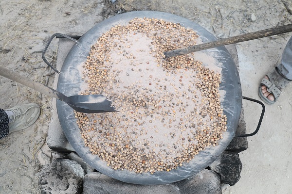 Bakın bu tencerelerde ne pişiyor! Sofraya gelmesi hiç kolay değil