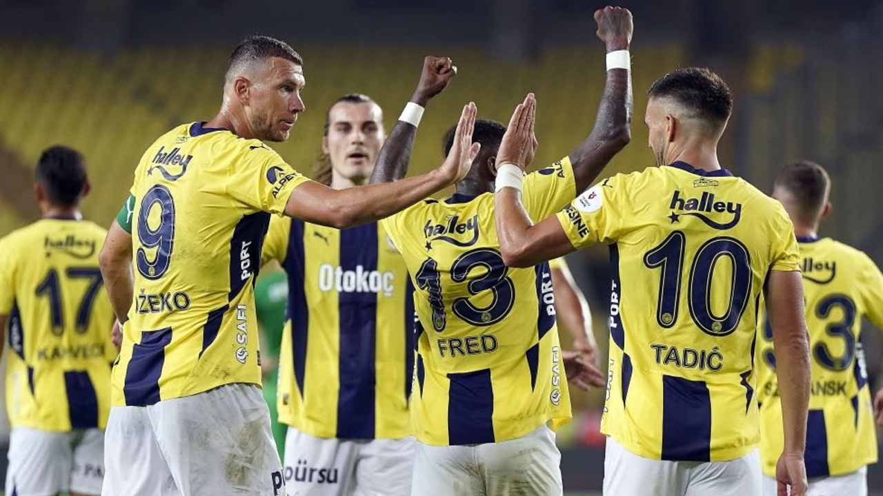 Bakın hangi isimler eklendi! Fenerbahçe UEFA listesini yeniledi