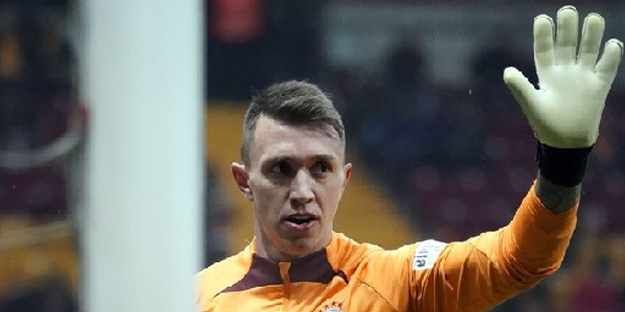 Bakın koşa koşa kime gitti: Muslera'da yeni gelişme! Ailesi... Sızdırdılar: Flaş kararı verdi herhalde…