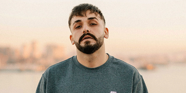 Bakın siz şarkıcı parçasına! Türkiye'yi beğenmiyorsan defol