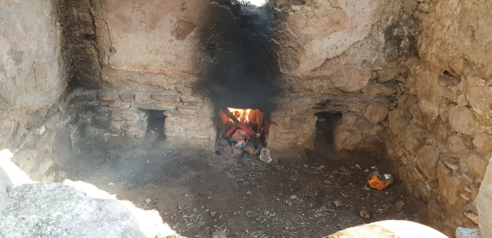 Bakır için tarihî hamama zarar verdiler 