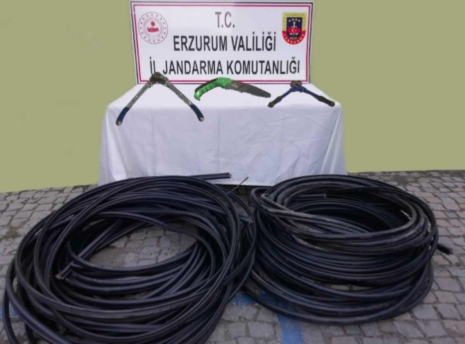 Bakır kablo hırsızları suçüstü yakalandı 