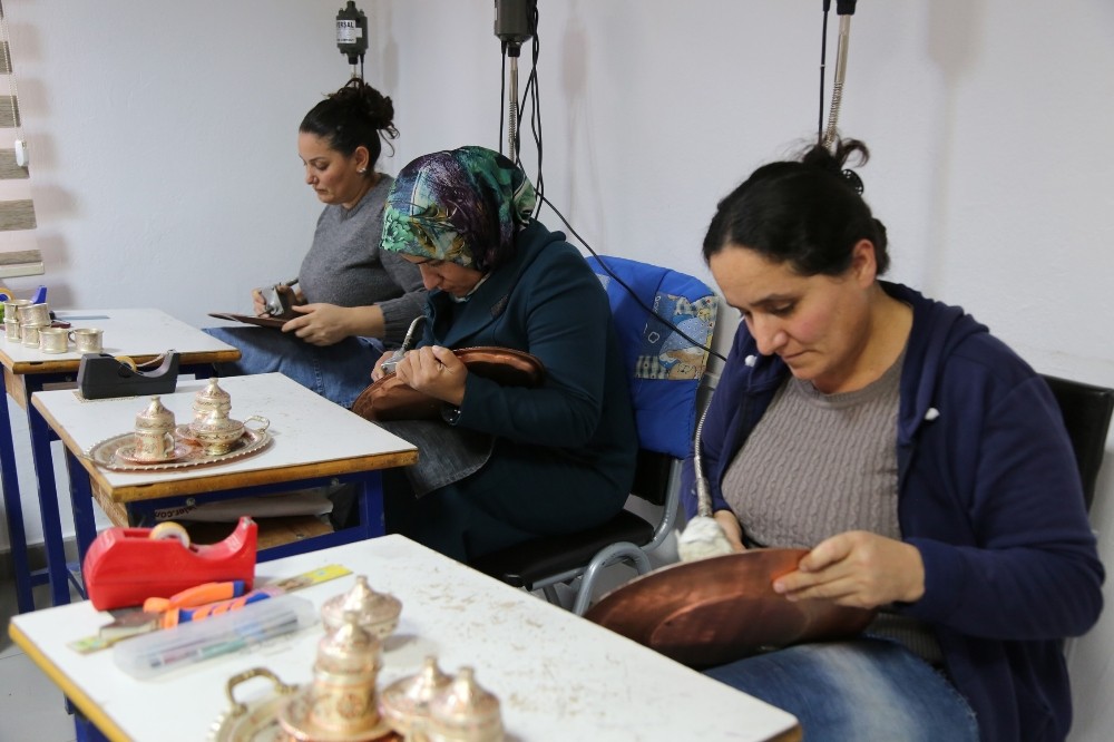 Bakır, kadınların elinden sanata dönüşüyor 