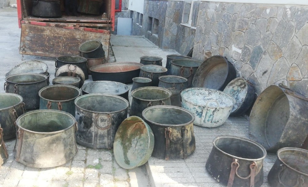 Bakır kazanı hırsızları jandarmadan kaçamadı 