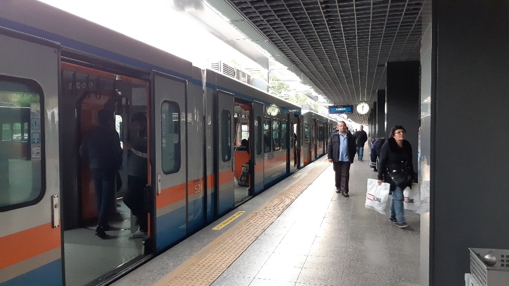 Bakırköy- Atatürk Havalimanı istasyonları arasında metro seferleri durdu 