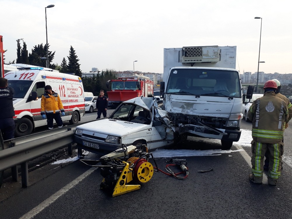Bakırköy E-5’te feci kaza: 1 kişi hayatını kaybetti 