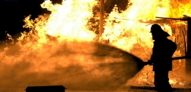 Bakırköy'de ev yangını