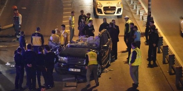 Bakırköy'de feci kaza: 1 ölü, 2 yaralı