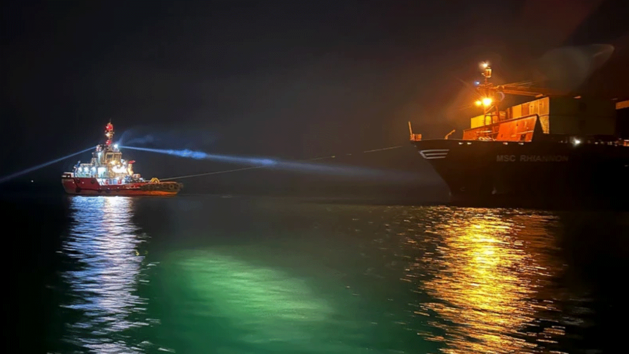 Bakırköy'de karaya oturan gemi kurtarıldı! İşte operasyonun detayları