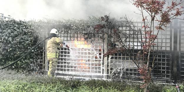 Bakırköy'de korkutan yangın! Dumanlar çevreyi sardı