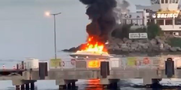 Bakırköy’de lüks tekne cayır cayır yandı!