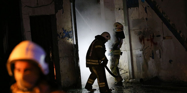 Bakırköy’de metruk binada çıkan yangın söndürüldü