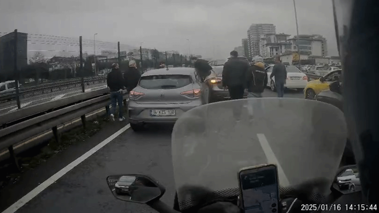 Yol verme kavgası kamerada