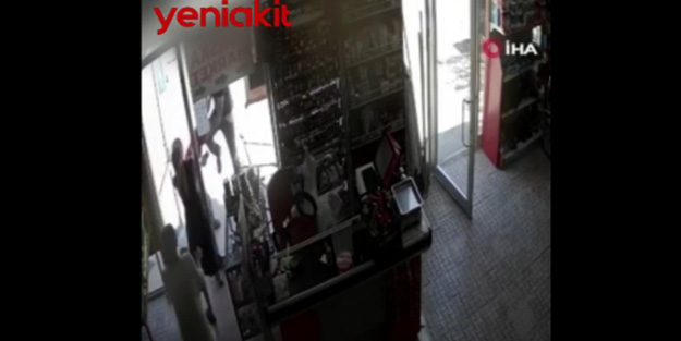 Bakkal ve müşteriden tekme tokatlı kavga! Kameralara böyle yansıdı